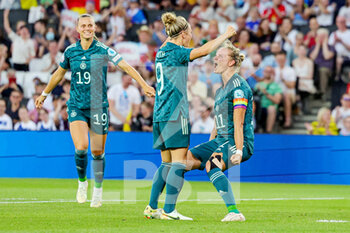 2022-07-16 - Alexandra Popp (11) of Germany celebrates her goal with Svenja Huth (9) during the UEFA Women's Euro 2022, Group B football match between Finland and Germany on July 16, 2022 at Stadium MK in Milton Keynes, England - FOOTBALL - WOMEN'S EURO 2022 - FINLAND V GERMANY - UEFA EUROPEAN - SOCCER