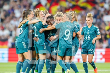 2022-07-16 - Nicole Anyomi (14) of Germany celebrates her goal 0-3 with teammates during the UEFA Women's Euro 2022, Group B football match between Finland and Germany on July 16, 2022 at Stadium MK in Milton Keynes, England - FOOTBALL - WOMEN'S EURO 2022 - FINLAND V GERMANY - UEFA EUROPEAN - SOCCER