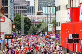 2022-07-17 - Fans of Netherlands walk to the stadium during the UEFA Women's Euro 2022, Group C football match between Switzerland and Netherlands on July 17, 2022 at Bramall Lane in Sheffield, England - FOOTBALL - WOMEN'S EURO 2022 - SWITZERLAND V NETHERLANDS - UEFA EUROPEAN - SOCCER