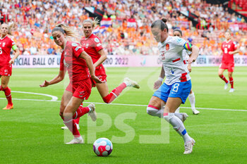 2022-07-17 - Sherida Spitse (8) of Netherlands and Viola Calligaris of Switzerland during the UEFA Women's Euro 2022, Group C football match between Switzerland and Netherlands on July 17, 2022 at Bramall Lane in Sheffield, England - FOOTBALL - WOMEN'S EURO 2022 - SWITZERLAND V NETHERLANDS - UEFA EUROPEAN - SOCCER