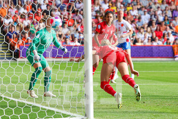 2022-07-17 - Ana-Maria Crnogorcevic (9) of Switzerland scores an own goal 0-1 during the UEFA Women's Euro 2022, Group C football match between Switzerland and Netherlands on July 17, 2022 at Bramall Lane in Sheffield, England - FOOTBALL - WOMEN'S EURO 2022 - SWITZERLAND V NETHERLANDS - UEFA EUROPEAN - SOCCER