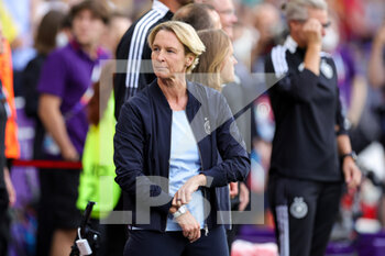 2022-07-21 - Coach Martina Voss-Tecklenburg of Germany during the UEFA Women's Euro 2022, quarter final football match between Germany and Austria on July 21, 2022 at Brentford Community Stadium in Brentford, England - FOOTBALL - WOMEN'S EURO 2022 - 1/4 - GERMANY V AUSTRIA - UEFA EUROPEAN - SOCCER