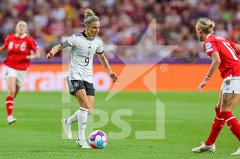 2022-07-21 - Svenja Huth of Germany during the UEFA Women's Euro 2022, quarter final football match between Germany and Austria on July 21, 2022 at Brentford Community Stadium in Brentford, England - FOOTBALL - WOMEN'S EURO 2022 - 1/4 - GERMANY V AUSTRIA - UEFA EUROPEAN - SOCCER
