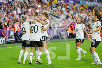2022-07-21 - Lina Magull (20) of Germany celebrates her goal 1-0 with Svenja Huth, Klara Buhl during the UEFA Women's Euro 2022, quarter final football match between Germany and Austria on July 21, 2022 at Brentford Community Stadium in Brentford, England - FOOTBALL - WOMEN'S EURO 2022 - 1/4 - GERMANY V AUSTRIA - UEFA EUROPEAN - SOCCER