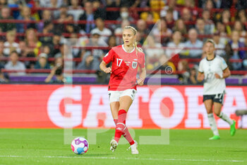 2022-07-21 - Sarah Puntigam of Austria during the UEFA Women's Euro 2022, quarter final football match between Germany and Austria on July 21, 2022 at Brentford Community Stadium in Brentford, England - FOOTBALL - WOMEN'S EURO 2022 - 1/4 - GERMANY V AUSTRIA - UEFA EUROPEAN - SOCCER