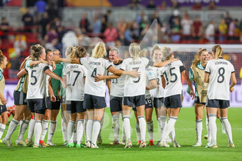 2022-07-21 - Germany players celebrate at full time during the UEFA Women's Euro 2022, quarter final football match between Germany and Austria on July 21, 2022 at Brentford Community Stadium in Brentford, England - FOOTBALL - WOMEN'S EURO 2022 - 1/4 - GERMANY V AUSTRIA - UEFA EUROPEAN - SOCCER