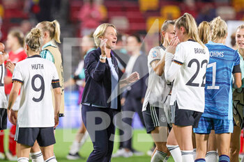 2022-07-21 - Coach Martina Voss-Tecklenburg of Germany at full time during the UEFA Women's Euro 2022, quarter final football match between Germany and Austria on July 21, 2022 at Brentford Community Stadium in Brentford, England - FOOTBALL - WOMEN'S EURO 2022 - 1/4 - GERMANY V AUSTRIA - UEFA EUROPEAN - SOCCER