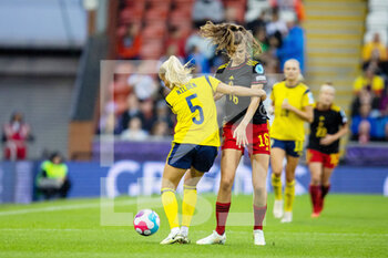 2022-07-22 - Amanda Nilden of Sweden and Marie Minnaert of Belgium during the UEFA Women's Euro 2022, quarter final football match between Sweden and Belgium on July 22, 2022 at Leigh Sports Village in Leigh, England - FOOTBALL - WOMEN'S EURO 2022 - 1/4 - SWEDEN V BELGIUM - UEFA EUROPEAN - SOCCER