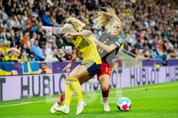 2022-07-22 - Janice Cayman of Belgium and Amanda Nilden of Sweden during the UEFA Women's Euro 2022, quarter final football match between Sweden and Belgium on July 22, 2022 at Leigh Sports Village in Leigh, England - FOOTBALL - WOMEN'S EURO 2022 - 1/4 - SWEDEN V BELGIUM - UEFA EUROPEAN - SOCCER