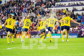 2022-07-22 - Linda Sembrant of Sweden celebrates her goal 1-0 with teammates during the UEFA Women's Euro 2022, quarter final football match between Sweden and Belgium on July 22, 2022 at Leigh Sports Village in Leigh, England - FOOTBALL - WOMEN'S EURO 2022 - 1/4 - SWEDEN V BELGIUM - UEFA EUROPEAN - SOCCER