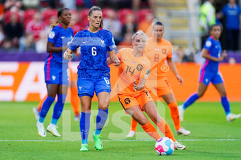 2022-07-23 - Sandie Toletti of France, Jackie Groenen of the Netherlands during the UEFA Women's Euro 2022, quarter final football match between France and Netherlands on July 23, 2022 at New York Stadium in Rotherham, England - FOOTBALL - WOMEN'S EURO 2022 - 1/4 - FRANCE V NETHERLANDS - UEFA EUROPEAN - SOCCER