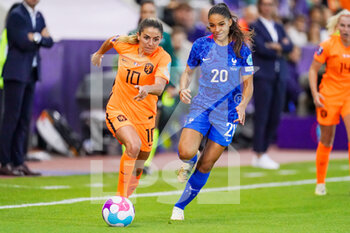 2022-07-23 - Danielle van de Donk of the Netherlands, Delphine Cascarino of France during the UEFA Women's Euro 2022, quarter final football match between France and Netherlands on July 23, 2022 at New York Stadium in Rotherham, England - FOOTBALL - WOMEN'S EURO 2022 - 1/4 - FRANCE V NETHERLANDS - UEFA EUROPEAN - SOCCER