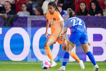 2022-07-23 - Esmee Brugts of the Netherlands, Eve Perisset of France during the UEFA Women's Euro 2022, quarter final football match between France and Netherlands on July 23, 2022 at New York Stadium in Rotherham, England - FOOTBALL - WOMEN'S EURO 2022 - 1/4 - FRANCE V NETHERLANDS - UEFA EUROPEAN - SOCCER