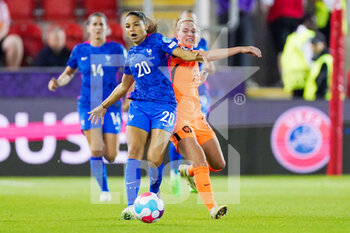 2022-07-23 - Delphine Cascarino of France, Jackie Groenen of the Netherlands during the UEFA Women's Euro 2022, quarter final football match between France and Netherlands on July 23, 2022 at New York Stadium in Rotherham, England - FOOTBALL - WOMEN'S EURO 2022 - 1/4 - FRANCE V NETHERLANDS - UEFA EUROPEAN - SOCCER