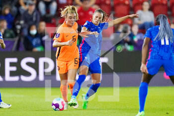 2022-07-23 - Jill Roord of the Netherlands, Sandie Toletti of France during the UEFA Women's Euro 2022, quarter final football match between France and Netherlands on July 23, 2022 at New York Stadium in Rotherham, England - FOOTBALL - WOMEN'S EURO 2022 - 1/4 - FRANCE V NETHERLANDS - UEFA EUROPEAN - SOCCER
