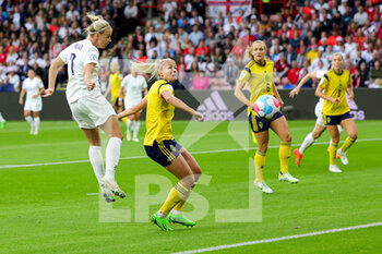 2022-07-26 - Beth Mead (7) of England and Hanna Glas of Sweden during the UEFA Women's Euro 2022, semi final football match between England and Sweden on July 26, 2022 at Bramall Lane in Sheffield, England - FOOTBALL - WOMEN'S EURO 2022 - 1/2 - ENGLAND V SWEDEN - UEFA EUROPEAN - SOCCER