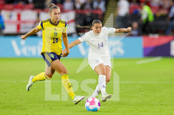 2022-07-26 - Filippa Angeldal of Sweden and Fran Kirby (14) of England during the UEFA Women's Euro 2022, semi final football match between England and Sweden on July 26, 2022 at Bramall Lane in Sheffield, England - FOOTBALL - WOMEN'S EURO 2022 - 1/2 - ENGLAND V SWEDEN - UEFA EUROPEAN - SOCCER