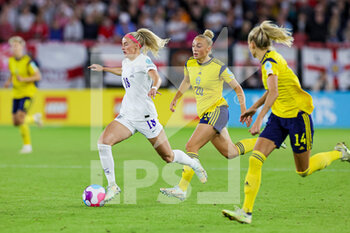 2022-07-26 - Chloe Kelly (18) of England, Hanna Bennison of Sweden during the UEFA Women's Euro 2022, semi final football match between England and Sweden on July 26, 2022 at Bramall Lane in Sheffield, England - FOOTBALL - WOMEN'S EURO 2022 - 1/2 - ENGLAND V SWEDEN - UEFA EUROPEAN - SOCCER