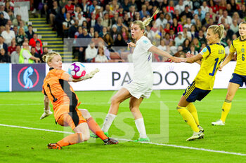 2022-07-26 - Alessia Russo (23) of England and Hedvig Lindahl, Nathalie Bjorn of Sweden during the UEFA Women's Euro 2022, semi final football match between England and Sweden on July 26, 2022 at Bramall Lane in Sheffield, England - FOOTBALL - WOMEN'S EURO 2022 - 1/2 - ENGLAND V SWEDEN - UEFA EUROPEAN - SOCCER