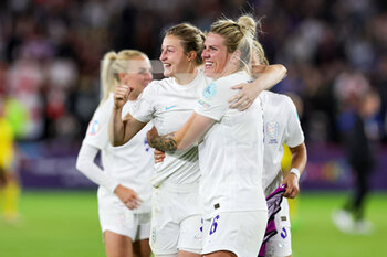 2022-07-26 - Ellen White (9) and Millie Bright (6) of England celebrate at full during the UEFA Women's Euro 2022, semi final football match between England and Sweden on July 26, 2022 at Bramall Lane in Sheffield, England - FOOTBALL - WOMEN'S EURO 2022 - 1/2 - ENGLAND V SWEDEN - UEFA EUROPEAN - SOCCER