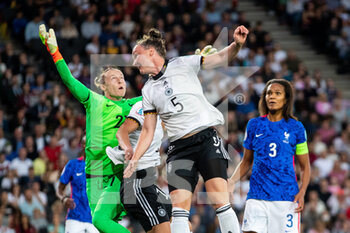 2022-07-27 - Marina Hegering of Germany and Pauline Peyraud-Magnin of France during the UEFA Women's Euro 2022, semi final football match between Germany and France on July 27, 2022 at stadium:mk in Milton Keynes, England - FOOTBALL - WOMEN'S EURO 2022 - 1/2 - GERMANY V FRANCE - UEFA EUROPEAN - SOCCER