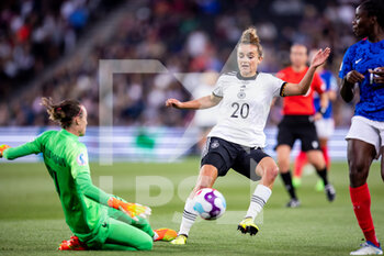 2022-07-27 - Lina Magull of Germany and Pauline Peyraud-Magnin of France during the UEFA Women's Euro 2022, semi final football match between Germany and France on July 27, 2022 at stadium:mk in Milton Keynes, England - FOOTBALL - WOMEN'S EURO 2022 - 1/2 - GERMANY V FRANCE - UEFA EUROPEAN - SOCCER