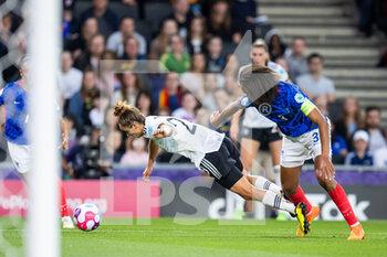 2022-07-27 - Lina Magull of Germany tries to get foul, Wendie Renard of France during the UEFA Women's Euro 2022, semi final football match between Germany and France on July 27, 2022 at stadium:mk in Milton Keynes, England - FOOTBALL - WOMEN'S EURO 2022 - 1/2 - GERMANY V FRANCE - UEFA EUROPEAN - SOCCER
