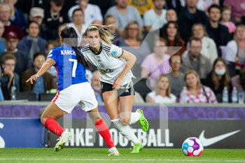 2022-07-27 - Jule Brand of Germany and Sakina Karchaoui of France during the UEFA Women's Euro 2022, semi final football match between Germany and France on July 27, 2022 at stadium:mk in Milton Keynes, England - FOOTBALL - WOMEN'S EURO 2022 - 1/2 - GERMANY V FRANCE - UEFA EUROPEAN - SOCCER