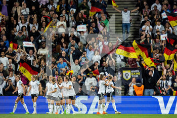 2022-07-27 - Alexandra Popp of Germany celebrates her goal 2-1 with team mates during the UEFA Women's Euro 2022, semi final football match between Germany and France on July 27, 2022 at stadium:mk in Milton Keynes, England - FOOTBALL - WOMEN'S EURO 2022 - 1/2 - GERMANY V FRANCE - UEFA EUROPEAN - SOCCER