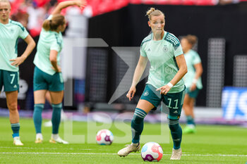 2022-07-31 - Alexandra Popp of Germany warms up during the UEFA Women's Euro 2022, Final football match between England and Germany on July 31, 2022 at Wembley Stadium in London, England - FOOTBALL - WOMEN'S EURO 2022 - FINAL - ENGLAND V GERMANY - UEFA EUROPEAN - SOCCER