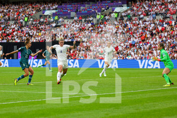 2022-07-31 - Lina Magull of Germany scores a goal 1-1 during the UEFA Women's Euro 2022, Final football match between England and Germany on July 31, 2022 at Wembley Stadium in London, England - FOOTBALL - WOMEN'S EURO 2022 - FINAL - ENGLAND V GERMANY - UEFA EUROPEAN - SOCCER