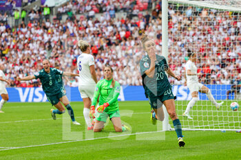 2022-07-31 - Lina Magull of Germany Women scores a goal and celebrates 1-1 during the UEFA Women's Euro 2022, Final football match between England and Germany on July 31, 2022 at Wembley Stadium in London, England - FOOTBALL - WOMEN'S EURO 2022 - FINAL - ENGLAND V GERMANY - UEFA EUROPEAN - SOCCER