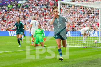 2022-07-31 - Lina Magull of Germany Women scores a goal and celebrates 1-1 during the UEFA Women's Euro 2022, Final football match between England and Germany on July 31, 2022 at Wembley Stadium in London, England - FOOTBALL - WOMEN'S EURO 2022 - FINAL - ENGLAND V GERMANY - UEFA EUROPEAN - SOCCER