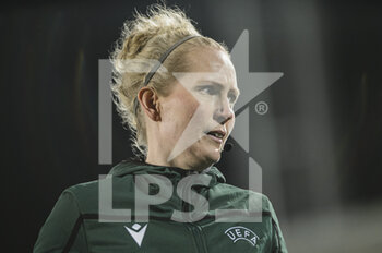 2022-03-22 - 20.03.2022, Madrid, Spain. Referee Lina Lehtovaara warming up during the UEFA Women's Champions League match between Real Madrid and FC Barcelona at Estadio Alfredo Di Stefano on 20 March 2022 in Madrid Spain. - REAL MADRID VS FC BARCELONA - UEFA CHAMPIONS LEAGUE WOMEN - SOCCER