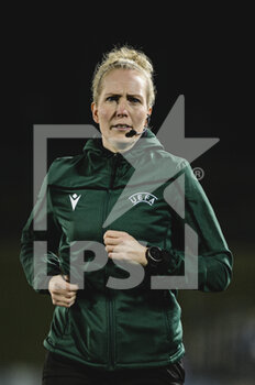 2022-03-22 - 20.03.2022, Madrid, Spain. Referee Lina Lehtovaara warming up during the UEFA Women's Champions League match between Real Madrid and FC Barcelona at Estadio Alfredo Di Stefano on 20 March 2022 in Madrid Spain. - REAL MADRID VS FC BARCELONA - UEFA CHAMPIONS LEAGUE WOMEN - SOCCER
