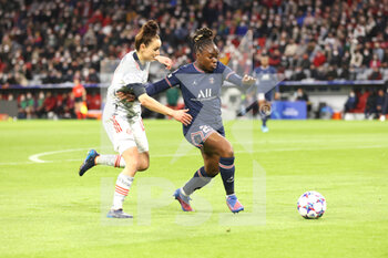 2022-03-22 - Sandy Baltimore of Paris Saint-Germain and Lina Magull of Bayern Munich during the UEFA Women's Champions League, Quarter-finals, 1st leg football match between Bayern Munich and Paris Saint-Germain on March 22, 2022 at Allianz Arena in Munich, Germany - BAYERN MUNICH VS PARIS SAINT-GERMAIN - UEFA CHAMPIONS LEAGUE WOMEN - SOCCER