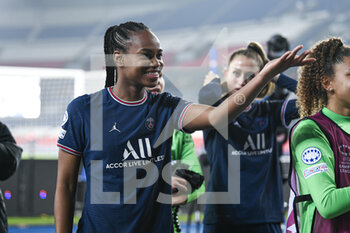 2022-03-30 - Marie-Antoinette Oda Katoto and the team of PSG celebrates during the UEFA Women's Champions League, Quarter-finals, 2nd leg football match between Paris Saint-Germain (PSG) and FC Bayern Munich (Munchen) on March 30, 2022 at Parc des Princes stadium in Paris, France - PARIS SAINT-GERMAIN (PSG) VS BAYERN MUNICH - UEFA CHAMPIONS LEAGUE WOMEN - SOCCER