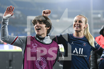 2022-03-30 - Charlotte Voll, Amanda Ilestedt and the team of PSG celebrates during the UEFA Women's Champions League, Quarter-finals, 2nd leg football match between Paris Saint-Germain (PSG) and FC Bayern Munich (Munchen) on March 30, 2022 at Parc des Princes stadium in Paris, France - PARIS SAINT-GERMAIN (PSG) VS BAYERN MUNICH - UEFA CHAMPIONS LEAGUE WOMEN - SOCCER
