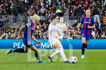 2022-03-30 - Esther Gonzalez of Real Madrid in action against Mapi Leon of FC Barcelona during the UEFA Women's Champions League, Quarter-finals, 2nd leg football match between FC Barcelona and Real Madrid CF on March 30, 2022 at Camp Nou stadium in Barcelona, Spain - FC BARCELONA VS REAL MADRID CF - UEFA CHAMPIONS LEAGUE WOMEN - SOCCER
