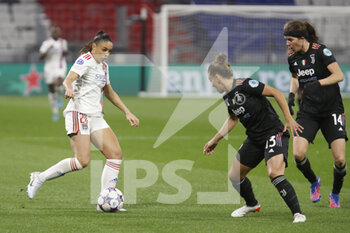 2022-03-31 - Delphine CASCARINO of Lyon and Lisa BOATTIN of Juventus and Sofie JUNGE PEDERSEN of Juventus during the UEFA Women's Champions League, Quarter-finals, 2nd leg football match between Olympique Lyonnais (Lyon) and Juventus FC on March 31, 2022 at Groupama stadium in Decines-Charpieu near Lyon, France - OLYMPIQUE LYONNAIS (LYON) VS JUVENTUS FC - UEFA CHAMPIONS LEAGUE WOMEN - SOCCER