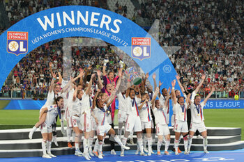 2022-05-21 - Olympique Lyon win the woman Champions League and raise the cup - FINAL - FC BARCELONA VS OLYMPIQUE LYONNAIS - UEFA CHAMPIONS LEAGUE WOMEN - SOCCER