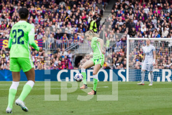 2022-04-22 - Kathrin Hendrich of VFL Wolfsburg during the UEFA Women's Champions League, Semi-finals, 1st leg football match between FC Barcelona and VFL Wolfsburg on April 22, 2022 at Camp Nou in Barcelona, Spain - FC BARCELONA VS VFL WOLFSBURG - UEFA CHAMPIONS LEAGUE WOMEN - SOCCER