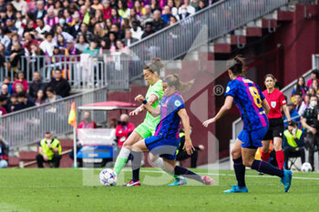 2022-04-22 - Felicitas Rauch of VFL Wolfsburg competes with Patri Guijarro of FC Barcelona during the UEFA Women's Champions League, Semi-finals, 1st leg football match between FC Barcelona and VFL Wolfsburg on April 22, 2022 at Camp Nou in Barcelona, Spain - FC BARCELONA VS VFL WOLFSBURG - UEFA CHAMPIONS LEAGUE WOMEN - SOCCER