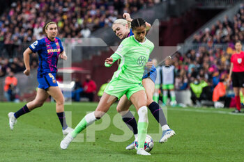 2022-04-22 - Mapi Leon of FC Barcelona competes with Sveindis Jonsdottir of VFL Wolfsburg during the UEFA Women's Champions League, Semi-finals, 1st leg football match between FC Barcelona and VFL Wolfsburg on April 22, 2022 at Camp Nou in Barcelona, Spain - FC BARCELONA VS VFL WOLFSBURG - UEFA CHAMPIONS LEAGUE WOMEN - SOCCER
