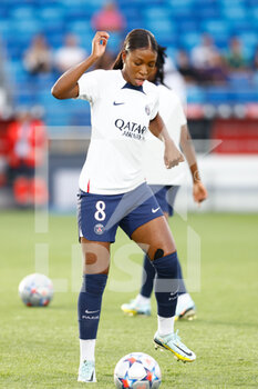 2022-10-26 - Grace Geyoro of PSG warms up during the UEFA Women’s Champions League, Group A football match between Real Madrid and Paris Saint-Germain on October 26, 2022 at Alfredo Di Stefano stadium in Valdebebas, Madrid, Spain - FOOTBALL - WOMEN'S CHAMPIONS LEAGUE - REAL MADRID V PARIS SG - UEFA CHAMPIONS LEAGUE WOMEN - SOCCER