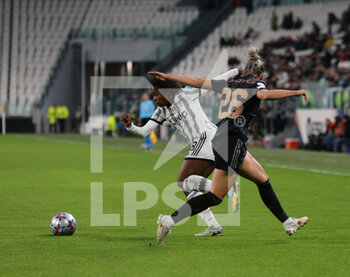 24/11/2022 - Lineth Beerensteyn of Juventus Women and Laura Wienroither of Arsenal Women during the Uefa Women’s Champions League, Group C, football match between Juventus Women and Arsenal Women on 24 November 2022 at Allianz Stadium, Turin, Italy. Photo Nderim Kaceli - JUVENTUS FC VS ARSENAL WFC - UEFA CHAMPIONS LEAGUE WOMEN - CALCIO