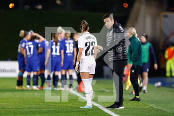 2022-12-08 - Alberto Toril, head coach of Real Madrid, talks to Athenea del Castillo during the UEFA Women's Champions League, Group A, football match between Real Madrid and Chelsea on December 8, 2022 at Alfredo di Stefano stadium in Valdebebas near Madrid, Spain - FOOTBALL - WOMEN'S CHAMPIONS LEAGUE - REAL MADRID V CHELSEA - UEFA CHAMPIONS LEAGUE WOMEN - SOCCER