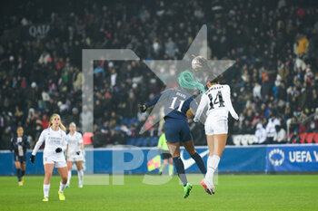2022-12-16 - Kadidiatou Diani of PSG and Kathellen Sousa play a ball with their head (heading) during the UEFA Women's Champions League, Group A football match between Paris Saint-Germain and Real Madrid on December 16, 2022 at Parc des Princes stadium in Paris, France - FOOTBALL - WOMEN'S CHAMPIONS LEAGUE - PARIS SG V REAL MADRID - UEFA CHAMPIONS LEAGUE WOMEN - SOCCER