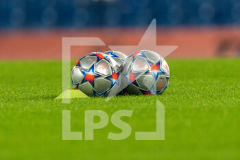 2022-12-22 - The UCL balls in the warm up ahead of the UEFA Women's Champions League football match between Chelsea and Paris Saint-Germain on December 22, 2022 at Stamford Bridge stadium in London, England - FOOTBALL - WOMEN'S CHAMPIONS LEAGUE - CHELSEA V PARIS SG - UEFA CHAMPIONS LEAGUE WOMEN - SOCCER