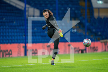 2022-12-22 - Chelsea goalkeeper Zecira Music (1) in the warm up ahead of the UEFA Women's Champions League football match between Chelsea and Paris Saint-Germain on December 22, 2022 at Stamford Bridge stadium in London, England - FOOTBALL - WOMEN'S CHAMPIONS LEAGUE - CHELSEA V PARIS SG - UEFA CHAMPIONS LEAGUE WOMEN - SOCCER